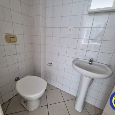 Sala com 27m², no bairro Centro em Florianópolis