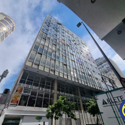 Sala com 27m², no bairro Centro em Florianópolis