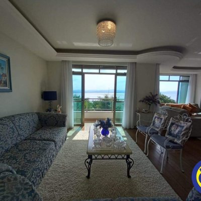 Apartamentos com 178m², 4 quartos, 1 suíte, 2 garagens, no bairro Agronômica em Florianópolis