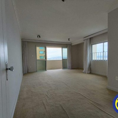 Cobertura com 320m², 4 quartos, 4 suítes, 4 garagens, no bairro Centro em Florianópolis