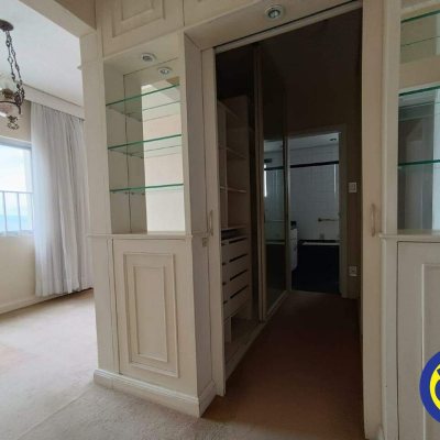 Cobertura com 320m², 4 quartos, 4 suítes, 4 garagens, no bairro Centro em Florianópolis