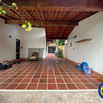 Casa Residencial com 178m², 3 quartos, 1 suíte, 2 garagens, no bairro Agronômica em Florianópolis