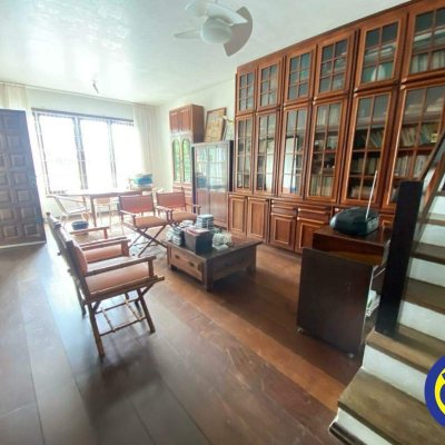 Casa Residencial com 178m², 3 quartos, 1 suíte, 2 garagens, no bairro Agronômica em Florianópolis