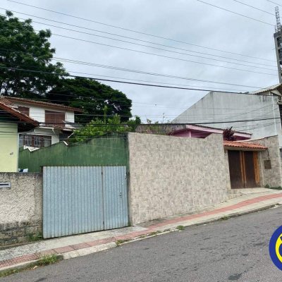 Casa Residencial com 178m², 3 quartos, 1 suíte, 2 garagens, no bairro Agronômica em Florianópolis