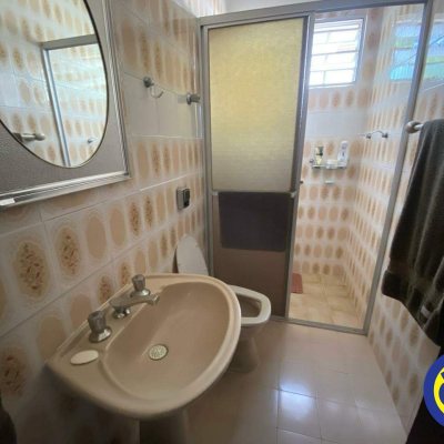 Casa Residencial com 178m², 3 quartos, 1 suíte, 2 garagens, no bairro Agronômica em Florianópolis