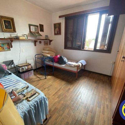 Casa Residencial com 178m², 3 quartos, 1 suíte, 2 garagens, no bairro Agronômica em Florianópolis