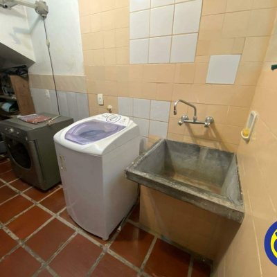 Casa Residencial com 178m², 3 quartos, 1 suíte, 2 garagens, no bairro Agronômica em Florianópolis