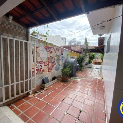 Casa Residencial com 178m², 3 quartos, 1 suíte, 2 garagens, no bairro Agronômica em Florianópolis