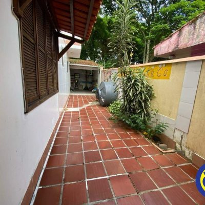 Casa Residencial com 178m², 3 quartos, 1 suíte, 2 garagens, no bairro Agronômica em Florianópolis