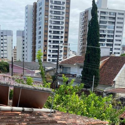 Casa Residencial com 178m², 3 quartos, 1 suíte, 2 garagens, no bairro Agronômica em Florianópolis