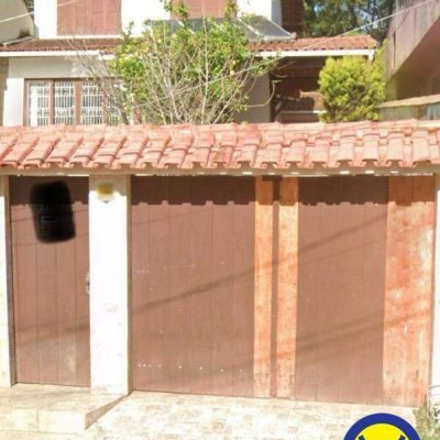 Casa Residencial com 178m², 3 quartos, 1 suíte, 2 garagens, no bairro Agronômica em Florianópolis