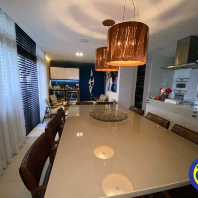 Apartamentos com 290m², 4 quartos, 3 suítes, 2 garagens, no bairro Beira Mar em Florianópolis