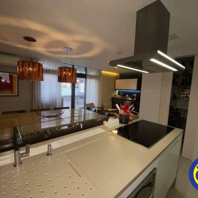 Apartamentos com 290m², 4 quartos, 3 suítes, 2 garagens, no bairro Beira Mar em Florianópolis