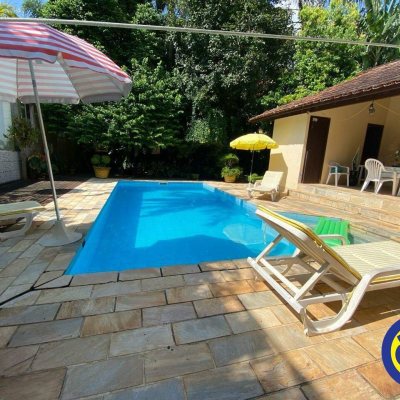 Casa Residencial com 163m², 3 quartos, 1 suíte, 1 garagem, no bairro Agronômica em Florianópolis