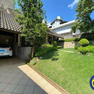 Casa Residencial com 163m², 3 quartos, 1 suíte, 1 garagem, no bairro Agronômica em Florianópolis