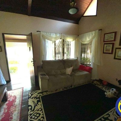 Casa Residencial com 163m², 3 quartos, 1 suíte, 1 garagem, no bairro Agronômica em Florianópolis