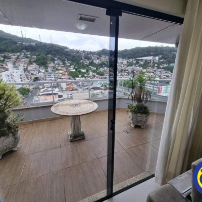 Cobertura com 162m², 3 quartos, 1 suíte, 1 garagem, no bairro Centro em Florianópolis