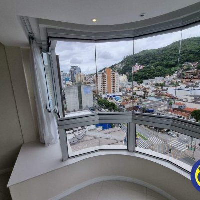 Cobertura com 162m², 3 quartos, 1 suíte, 1 garagem, no bairro Centro em Florianópolis