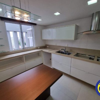 Cobertura com 162m², 3 quartos, 1 suíte, 1 garagem, no bairro Centro em Florianópolis