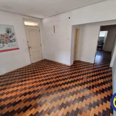 Casa Residencial com 100m², 3 quartos, 1 suíte, 3 garagens, no bairro Centro em Florianópolis