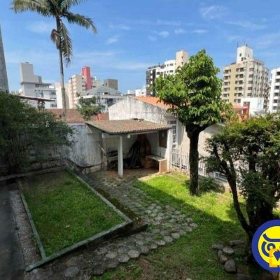 Casa Residencial com 100m², 3 quartos, 1 suíte, 3 garagens, no bairro Centro em Florianópolis