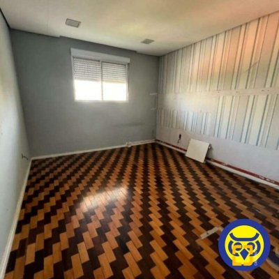 Casa Residencial com 100m², 3 quartos, 1 suíte, 3 garagens, no bairro Centro em Florianópolis