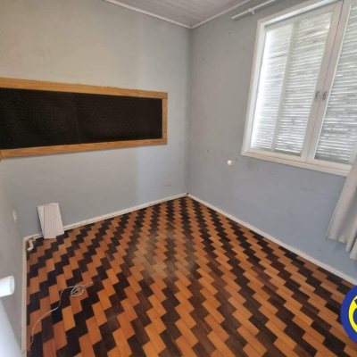 Casa Residencial com 100m², 3 quartos, 1 suíte, 3 garagens, no bairro Centro em Florianópolis