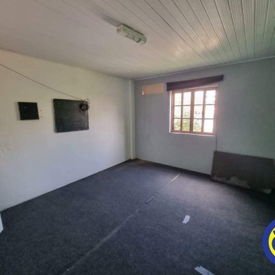 Casa Residencial com 100m², 3 quartos, 1 suíte, 3 garagens, no bairro Centro em Florianópolis