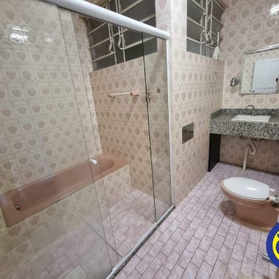 Casa Residencial com 100m², 3 quartos, 1 suíte, 3 garagens, no bairro Centro em Florianópolis