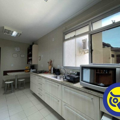 Apartamentos com 209m², 3 quartos, 1 suíte, 2 garagens, no bairro Itacorubi em Florianópolis