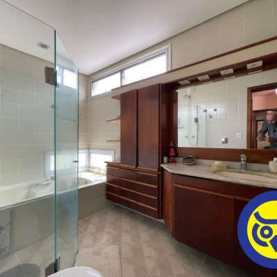 Apartamentos com 209m², 3 quartos, 1 suíte, 2 garagens, no bairro Itacorubi em Florianópolis