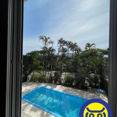 Apartamentos com 209m², 3 quartos, 1 suíte, 2 garagens, no bairro Itacorubi em Florianópolis