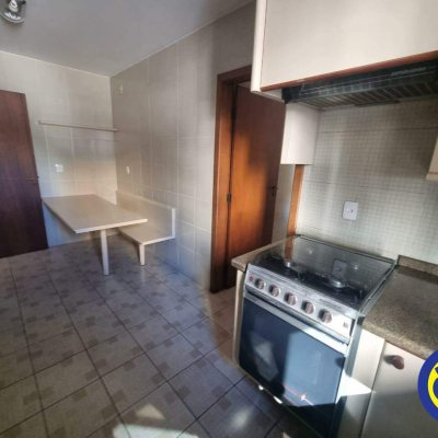 Apartamentos com 171m², 4 quartos, 2 suítes, 2 garagens, no bairro Centro em Florianópolis
