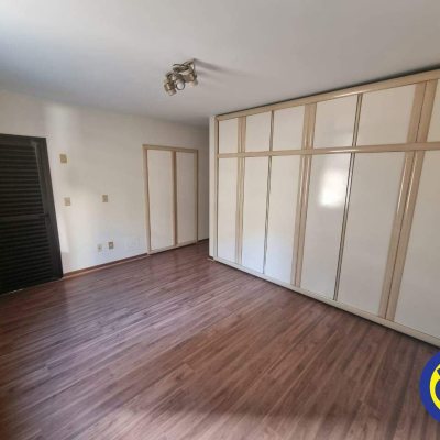 Apartamentos com 171m², 4 quartos, 2 suítes, 2 garagens, no bairro Centro em Florianópolis
