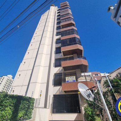 Apartamentos com 171m², 4 quartos, 2 suítes, 2 garagens, no bairro Centro em Florianópolis