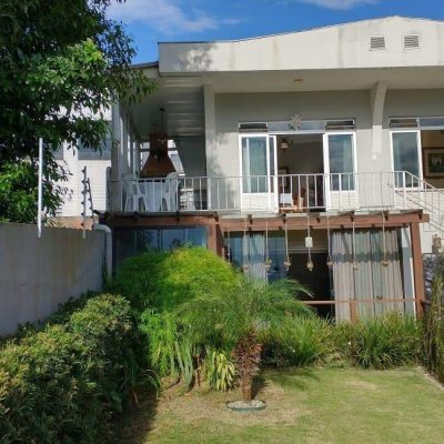 Casa Residencial com 280m², 3 quartos, 2 suítes, 1 garagem, no bairro Itaguaçu em Florianópolis