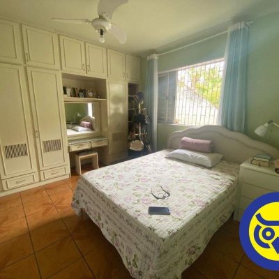 Casa Residencial com 280m², 3 quartos, 2 suítes, 1 garagem, no bairro Itaguaçu em Florianópolis