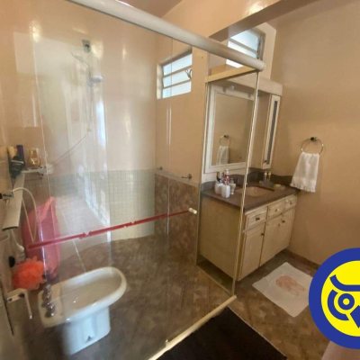 Casa Residencial com 280m², 3 quartos, 2 suítes, 1 garagem, no bairro Itaguaçu em Florianópolis