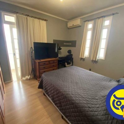 Casa Residencial com 254m², 4 quartos, 1 suíte, 2 garagens, no bairro Agronômica em Florianópolis