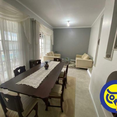 Casa Residencial com 254m², 4 quartos, 1 suíte, 2 garagens, no bairro Agronômica em Florianópolis