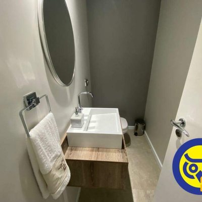 Casa Residencial com 254m², 4 quartos, 1 suíte, 2 garagens, no bairro Agronômica em Florianópolis