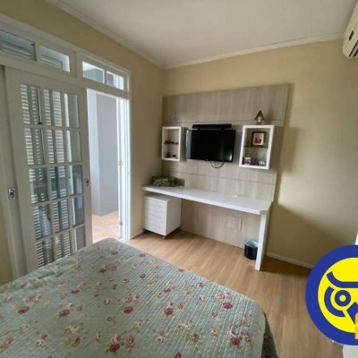 Casa Residencial com 254m², 4 quartos, 1 suíte, 2 garagens, no bairro Agronômica em Florianópolis