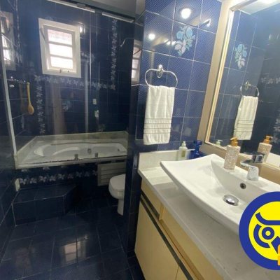 Casa Residencial com 254m², 4 quartos, 1 suíte, 2 garagens, no bairro Agronômica em Florianópolis