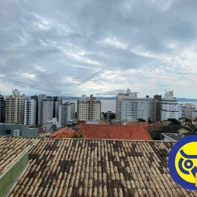 Casa Residencial com 254m², 4 quartos, 1 suíte, 2 garagens, no bairro Agronômica em Florianópolis