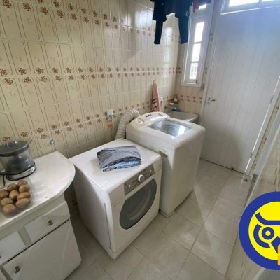 Casa Residencial com 254m², 4 quartos, 1 suíte, 2 garagens, no bairro Agronômica em Florianópolis