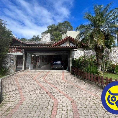 Casa Residencial com 205m², 3 quartos, 2 suítes, 2 garagens, no bairro Pantanal em Florianópolis