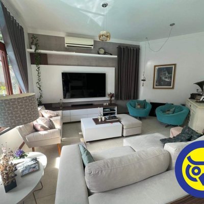 Casa Residencial com 205m², 3 quartos, 2 suítes, 2 garagens, no bairro Pantanal em Florianópolis