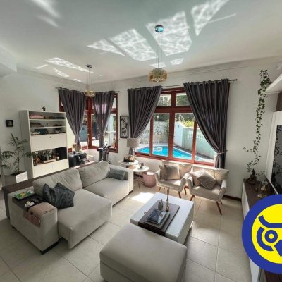 Casa Residencial com 205m², 3 quartos, 2 suítes, 2 garagens, no bairro Pantanal em Florianópolis