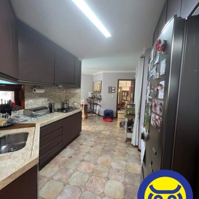 Casa Residencial com 205m², 3 quartos, 2 suítes, 2 garagens, no bairro Pantanal em Florianópolis