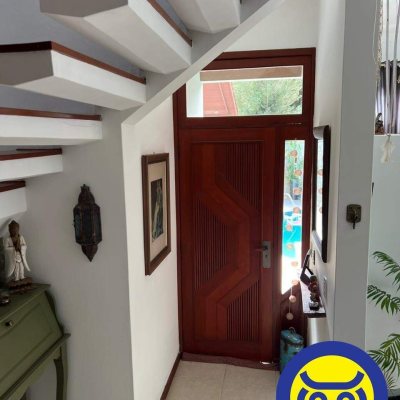 Casa Residencial com 205m², 3 quartos, 2 suítes, 2 garagens, no bairro Pantanal em Florianópolis